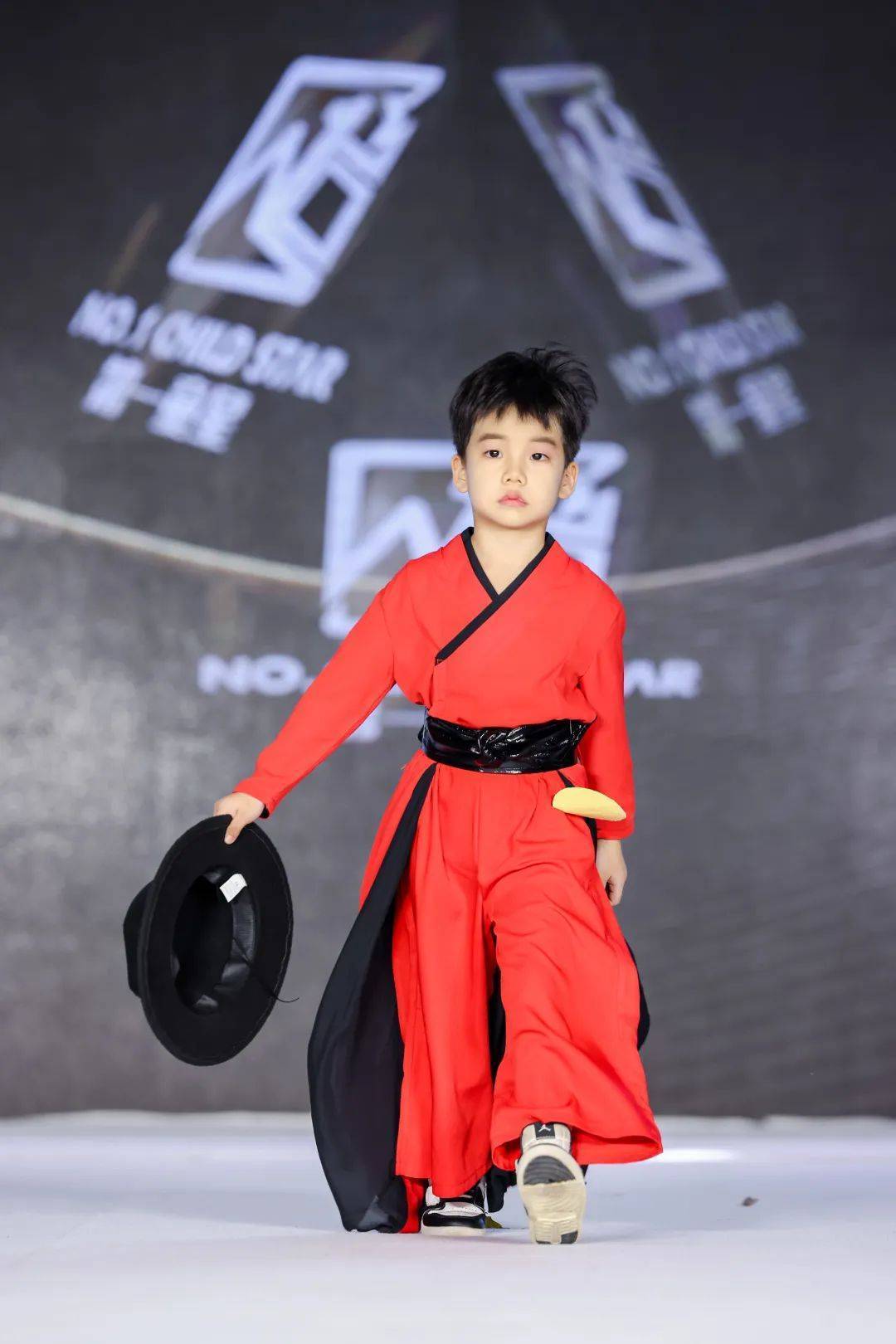 第一童星中山总冠军专访 | 杨佳鑫【实力与人气兼具的冠军选手】_总