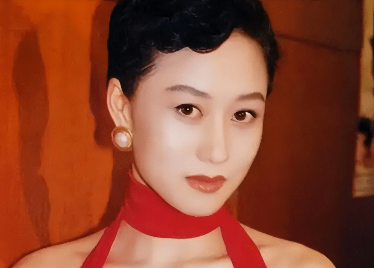 女神利智"牺牲"最大的一部电影,发哥颠覆形象出演,老虎出更_阿辉_李元