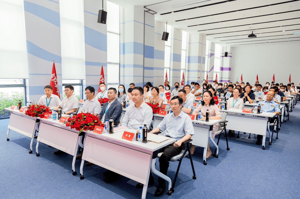 虞山高新区党工委书记韩晓诚,党工委副书记,管委会(办事处)主任凌志勇