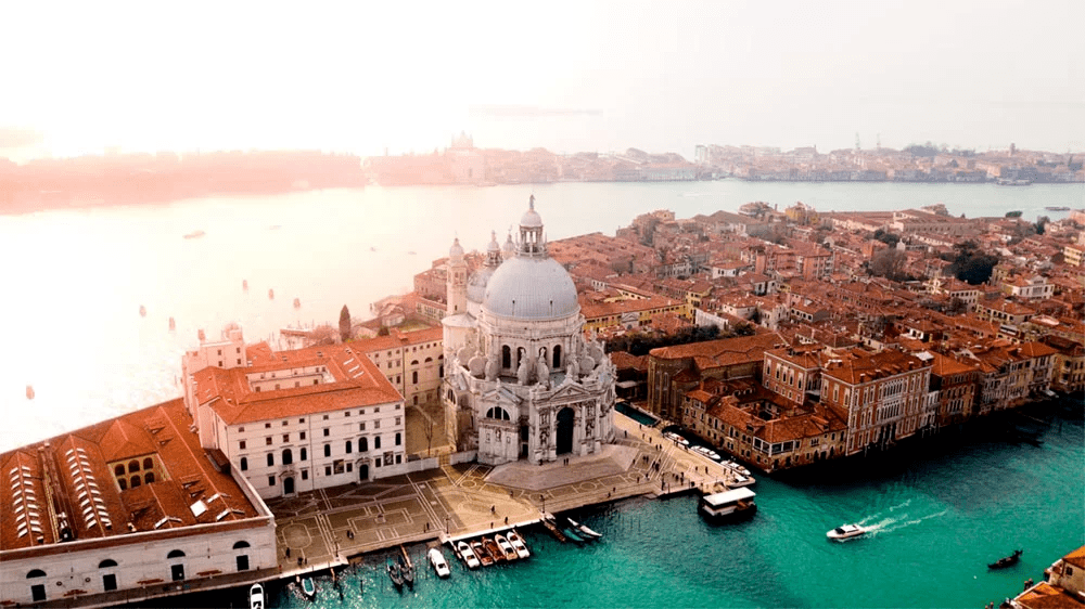威尼斯历史中心区的人口总数首次跌破5万.