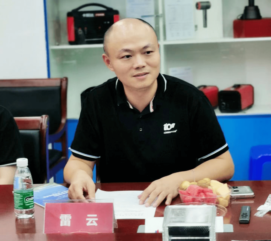 华思旭总裁雷云向评审组介绍企业情况公司是集设计,研发,生产和销售