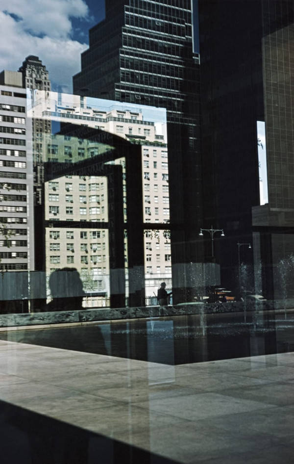 恩斯特·哈斯并不能被认定是传统意义的"彩色摄影大师",他是承袭于"