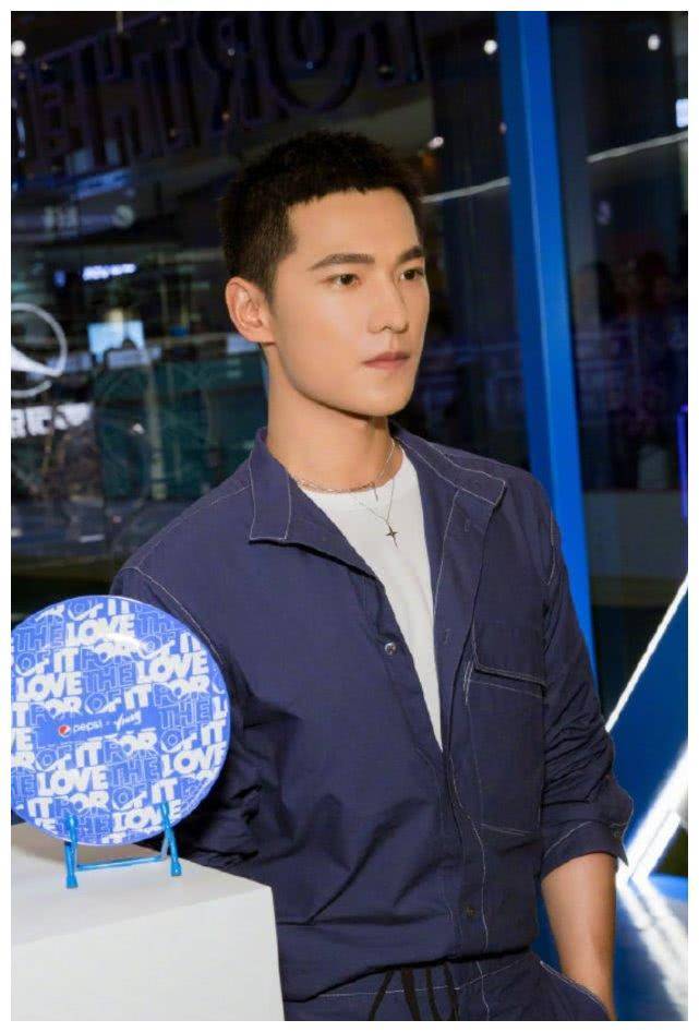 自从杨洋剃了寸头,发际线就开始往后移了,你觉得还帅气吗?