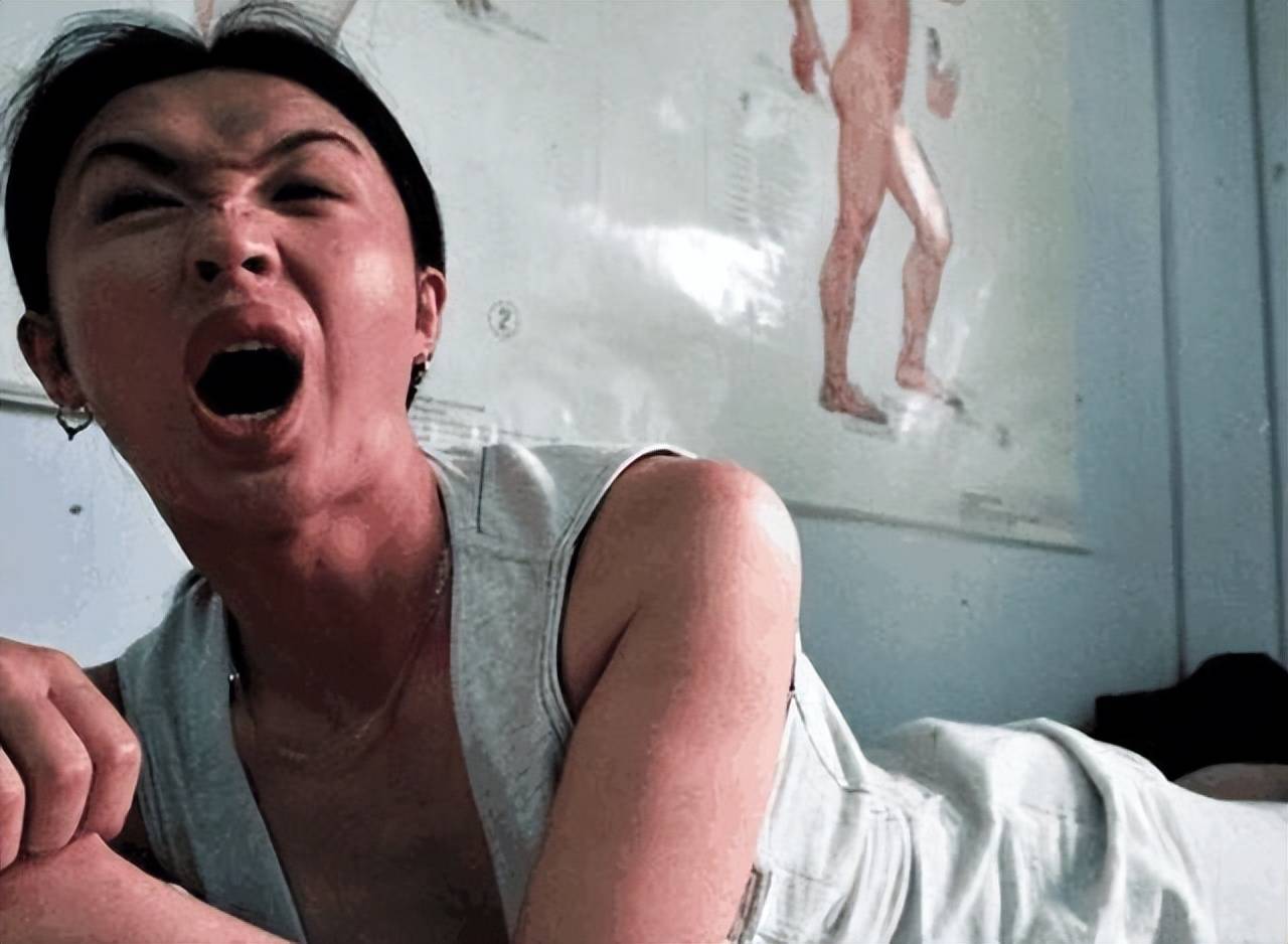 金星称做变性手术只考虑爸妈的感受,亲姐被气到早产!_因为_事情_孩子