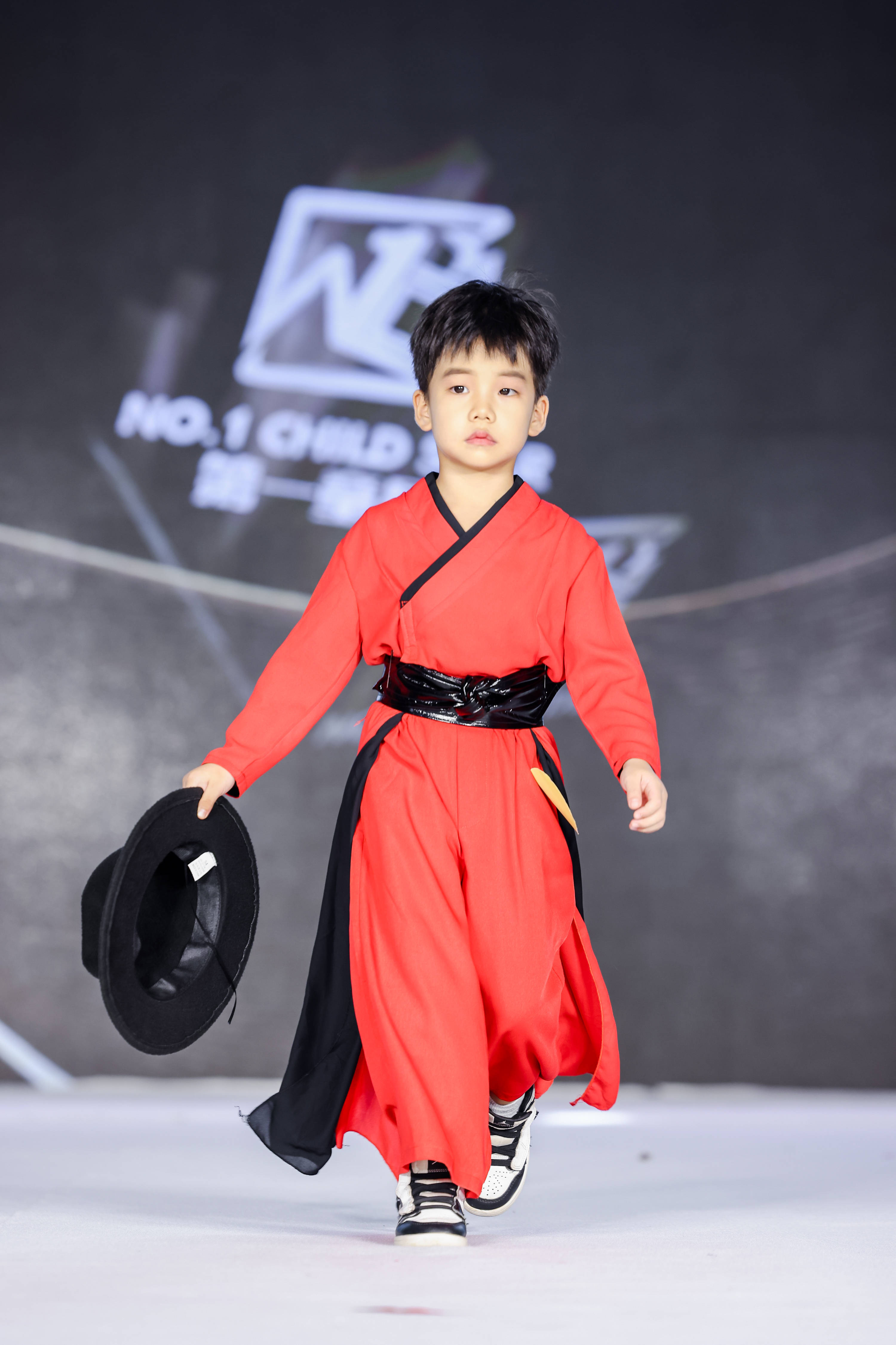 第一童星中山总冠军专访 | 杨佳鑫【实力与人气兼具的冠军选手】_总