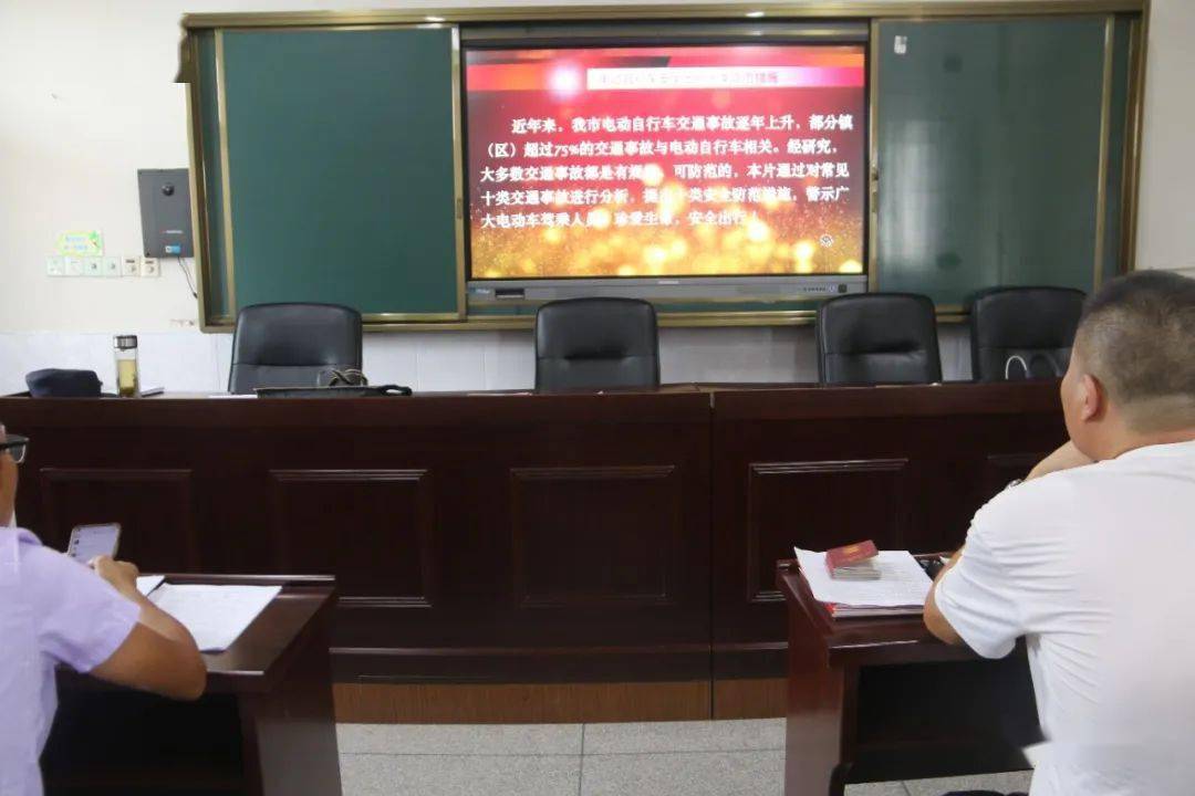 激情谱新篇 勇当领头雁丨五烈派出所开展道路交通安全宣传活动_社区