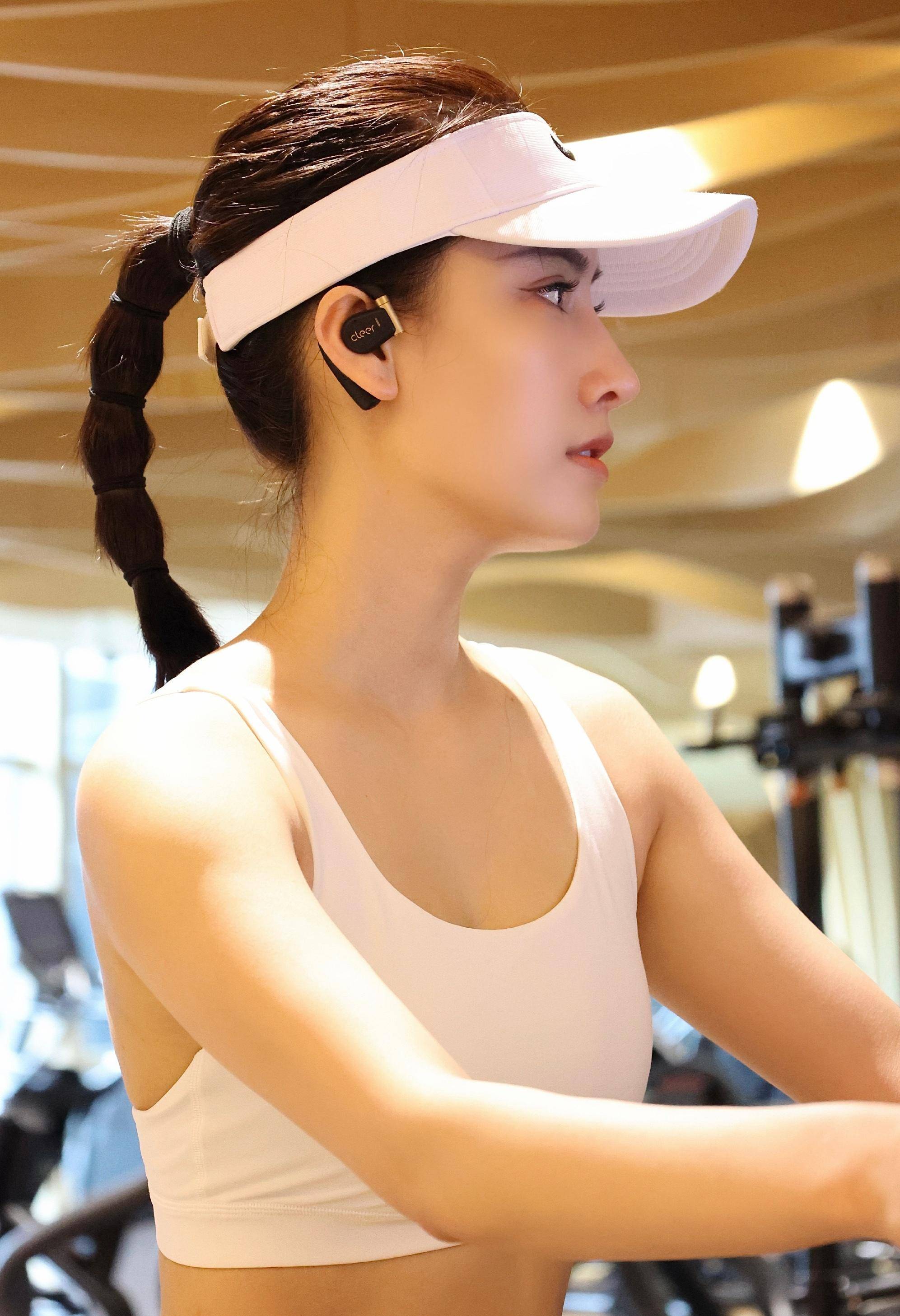 中国旅游小姐赛区冠军王晓娜晒最新健身写真,身材苗条,皮肤白润