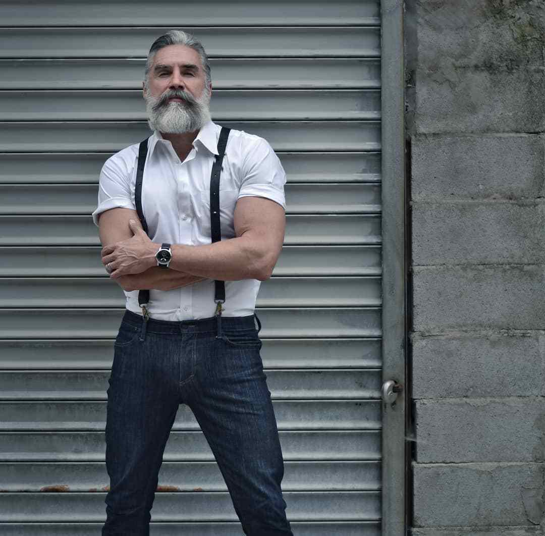 60岁白胡大叔「192cm可口外型」爆红,充满熟男魅力帅度完胜小鲜肉