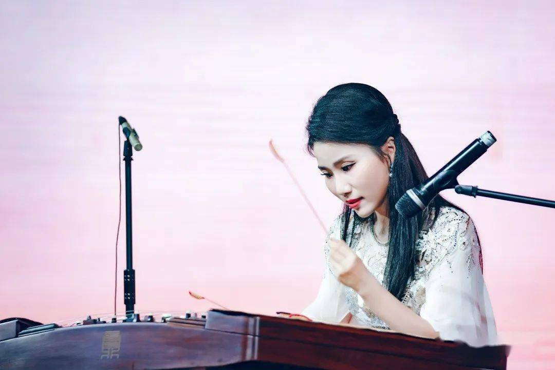 8月14日晚,王玉珏全国扬琴巡演音乐会之师生篇在长沙市青少年宫小杜鹃