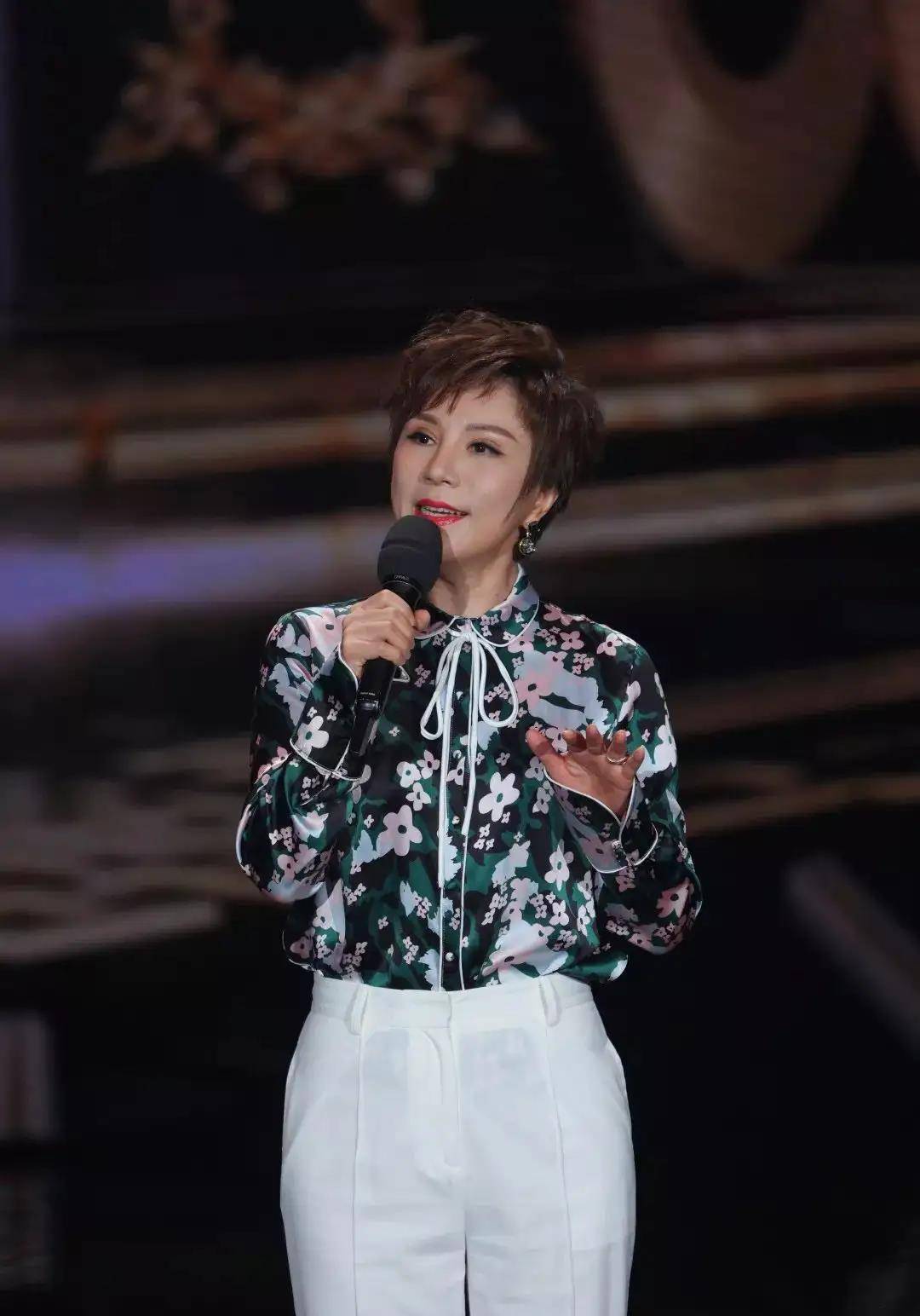 然而,如今林萍早已儿孙绕膝,幸福美满,而53岁的他,婚姻却一直是个