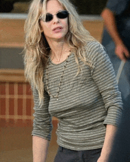 尤其是胸型微微外扩的妹子,与普通无痕内衣相比,它的聚拢效果明显更强