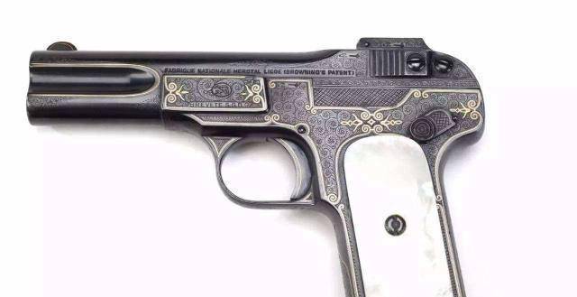 名动一时的枪械设计大师约翰·勃朗宁,出品的武器历来以性能优良品质