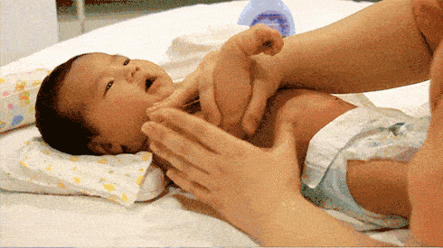 0-12个月宝宝的精细动作发展及家长如何帮宝宝训练