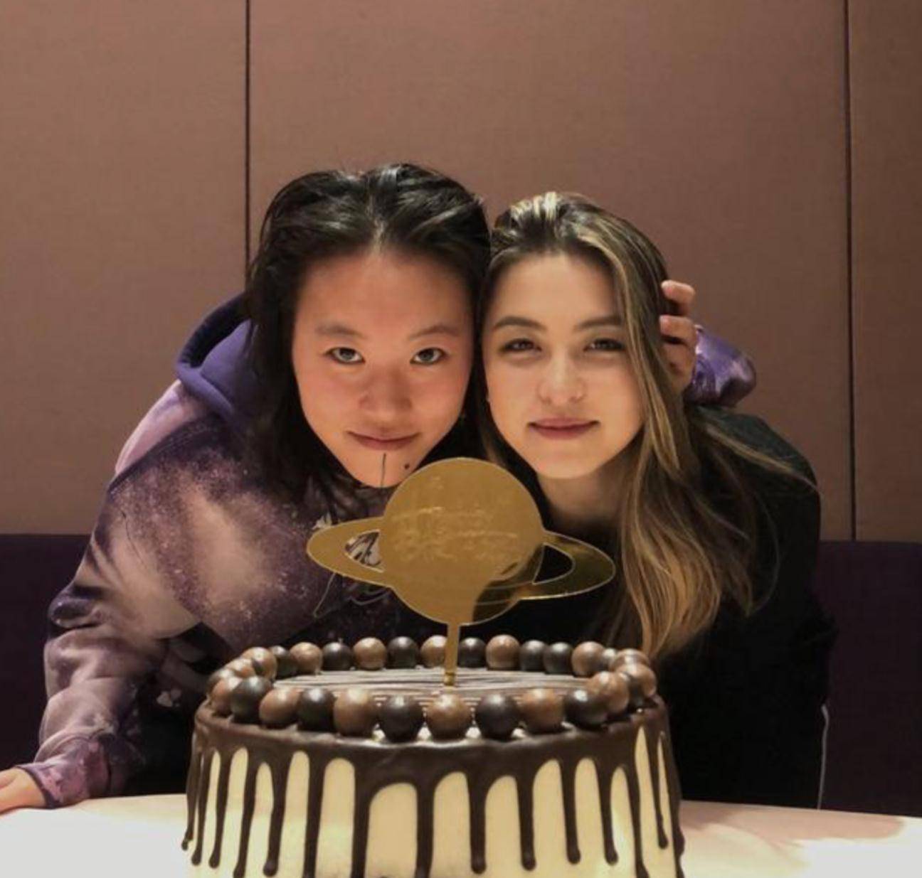 窦靖童闺蜜庆祝24岁生日,张智霖夫妇现身送祝福,获封最美星二代