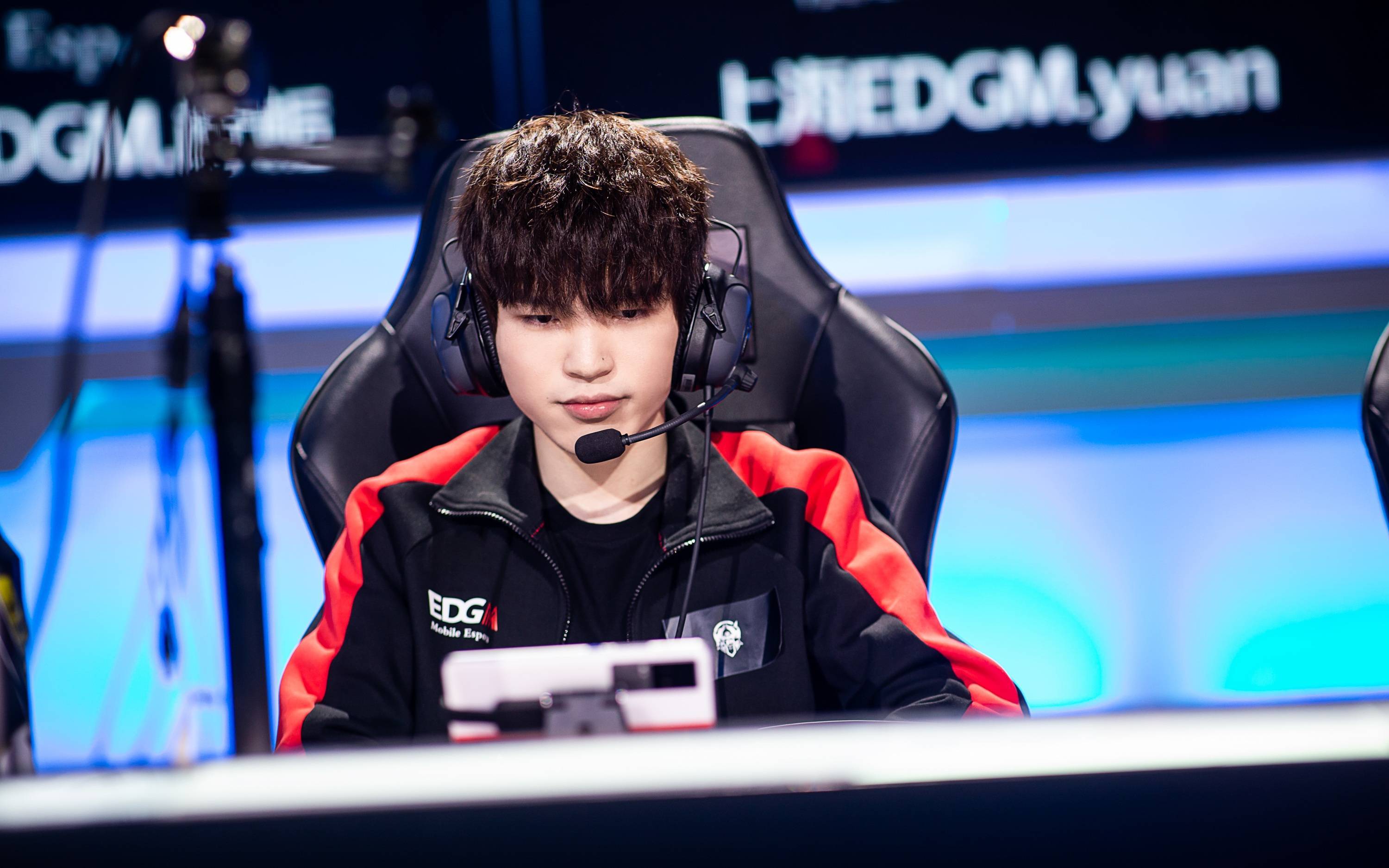 三冠边路"柠栀还没想过退役,能打就会一直打下去|专访_袁俊_队伍_hero