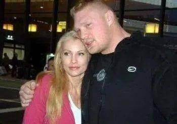 布洛克萊斯納和妻子塞布爾一起罕見地公開露面_sable_brock_lesnar