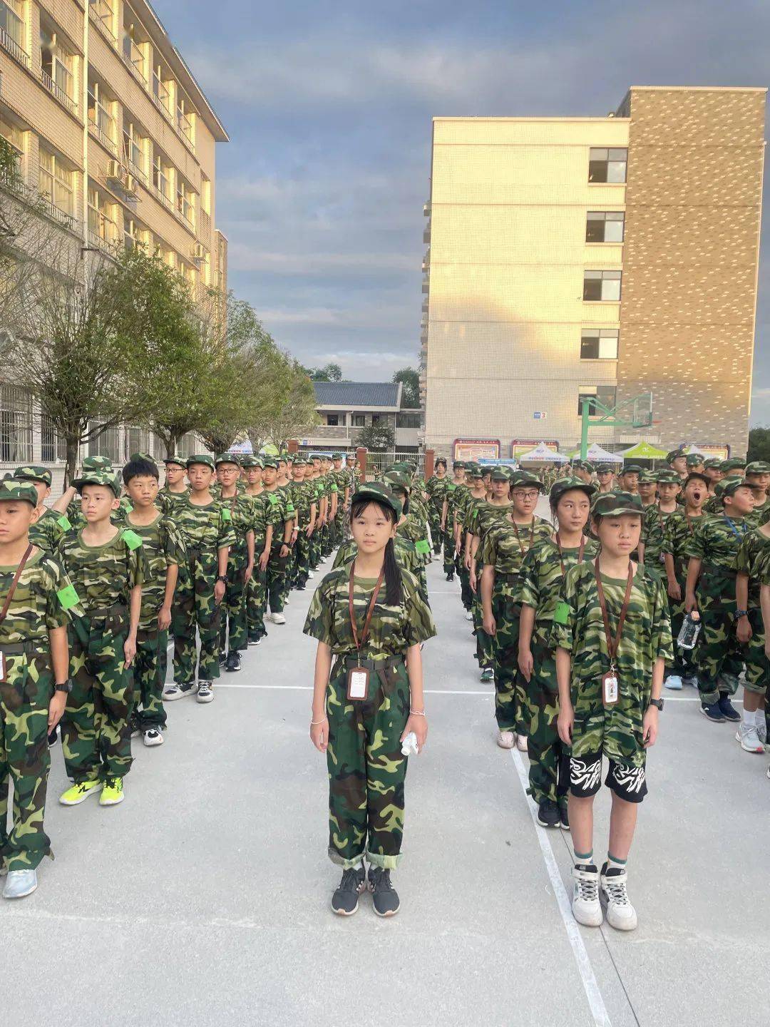 筑梦路上 青春昂扬——桂林市第十八中学初中部横塘校区初一新生国防