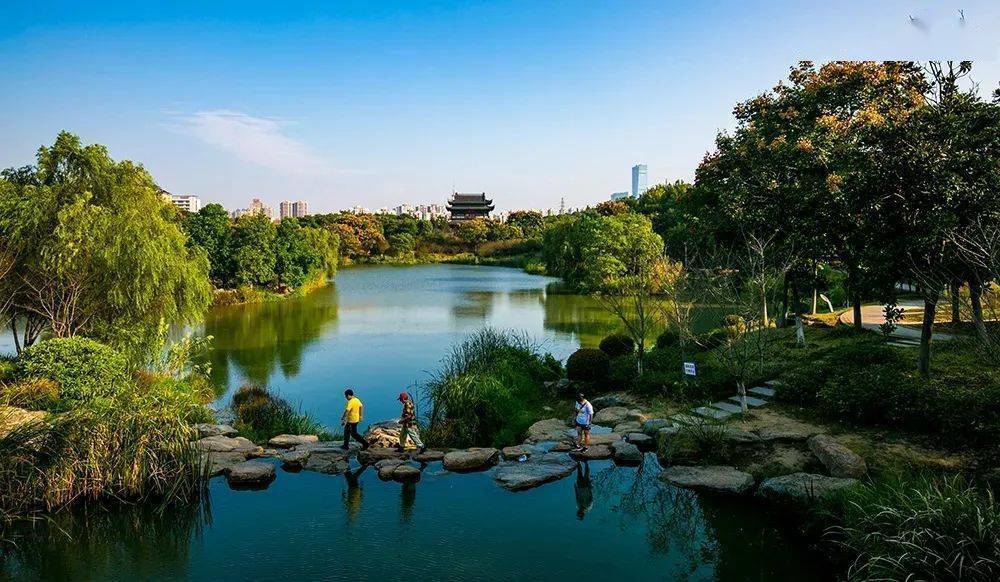 风景地理位置优越镇江有山有水镇江的山水很美为镇江增添了浓厚的历史