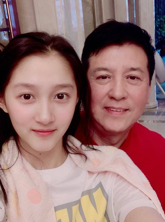 曾:父亲是琴书泰斗,培养女儿关晓彤,如今女儿成最大骄傲_关晓丹_妻子