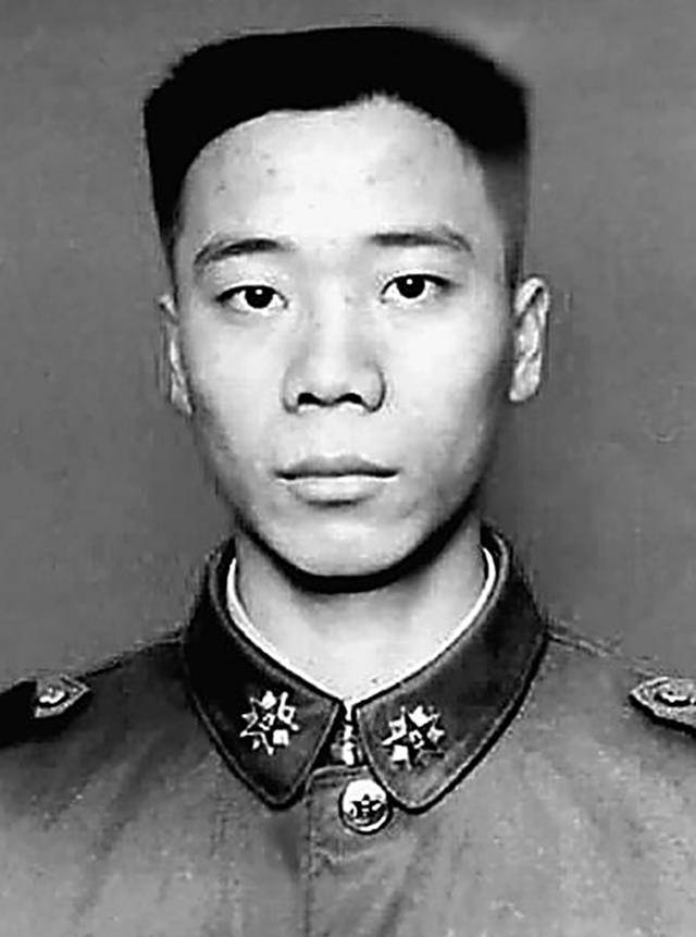 抗洪英雄李向群:家富不忘报国,舍生忘死为民,牺牲时年仅20岁_雷锋