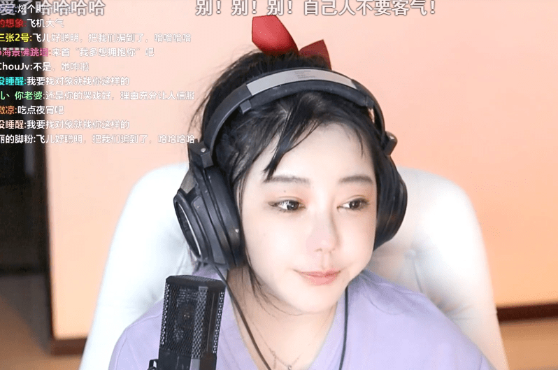 昔日写真一姐刘飞儿镜头前痛哭,都怪王师傅?