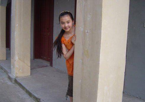 杨丽晓,在《少年包青天3》中饰演小狸,如今逆袭美得不可方物_释小龙