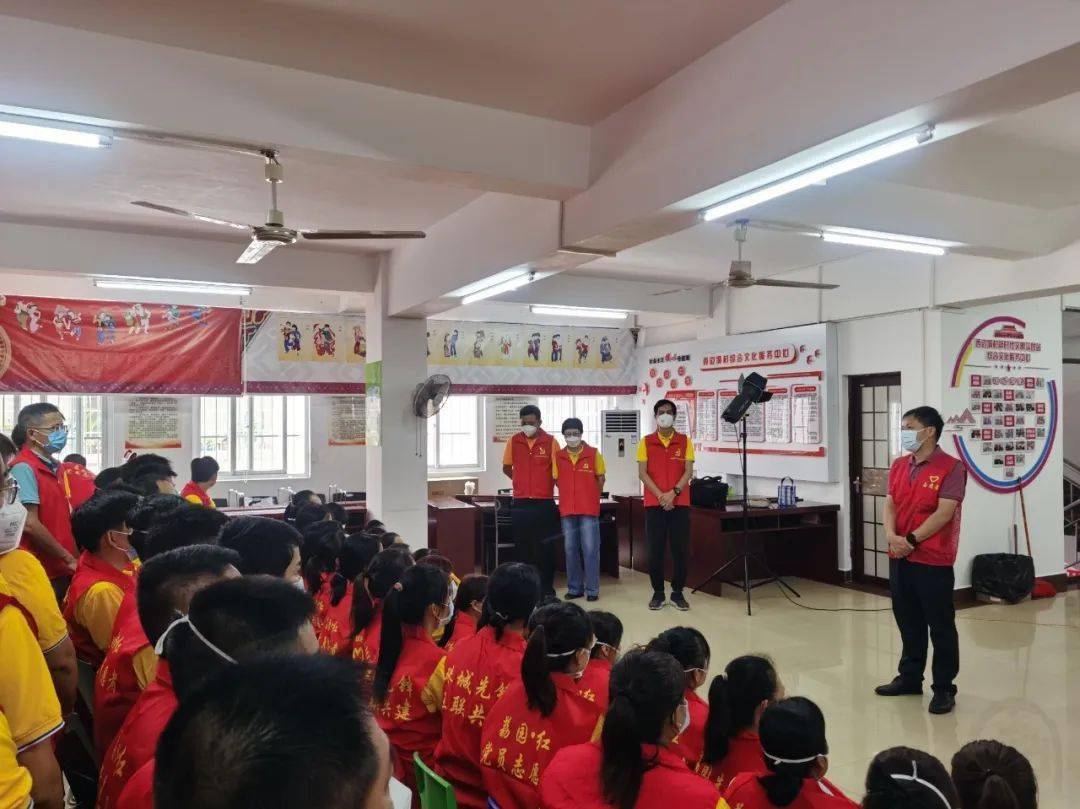 市人社局党组书记,局长陆忠进对疫情期间我校参与西