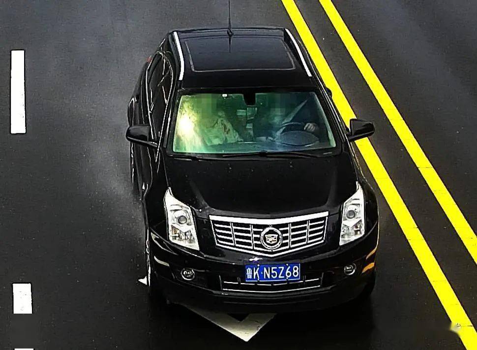 年8月18日违法内容:机动车不按导向车道行驶车牌:鲁k32t332违法曝光02