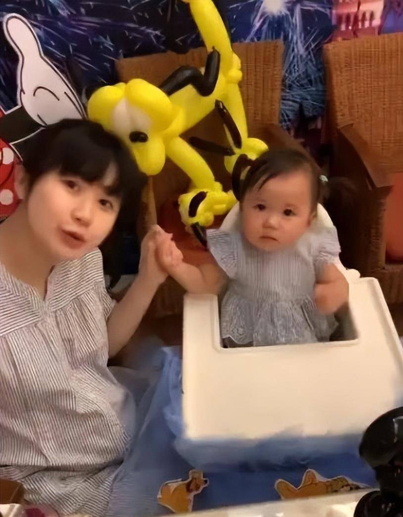 江宏杰晒带娃近照,关于每天视讯福原爱的说法,被网友质疑说谎_前妻