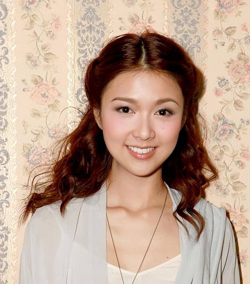 《四大名捕》中的女二姬瑶花看来江一燕作的妖可不算小能让"冻龄女神"