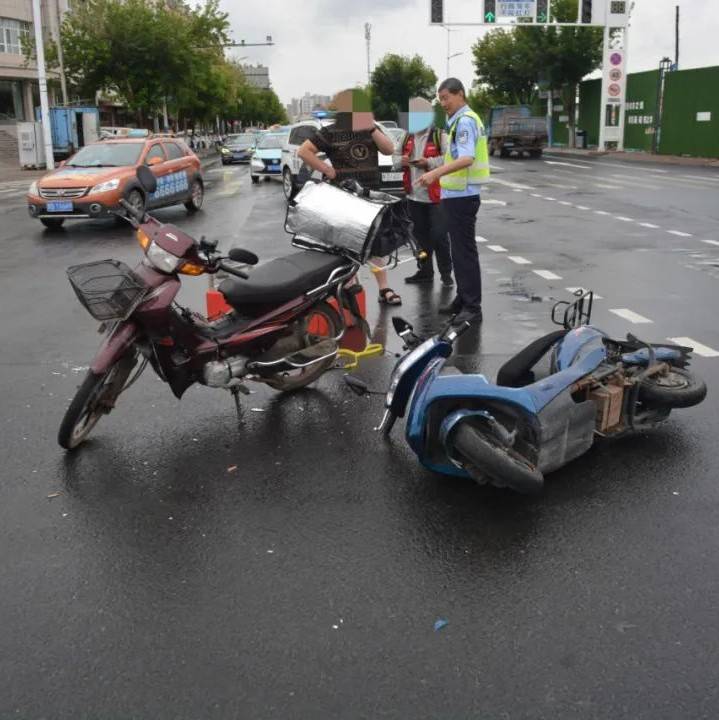 【任性电动车】闯红灯！又是闯红灯！ 徐某 自行车 信号灯