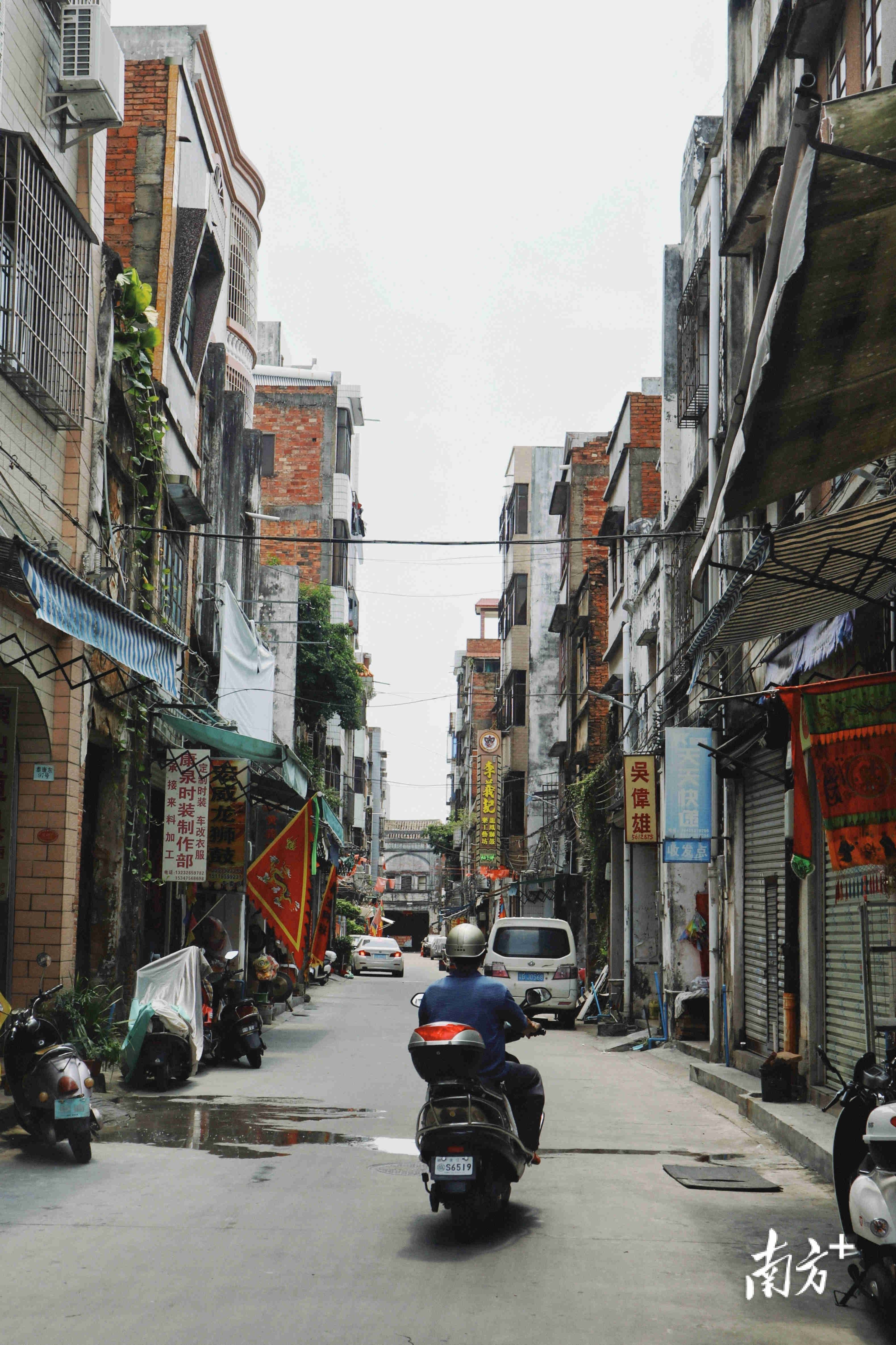 吴川梅菉骑楼街:百年骑楼 烟火人间_梅菉街道_凌生_李达