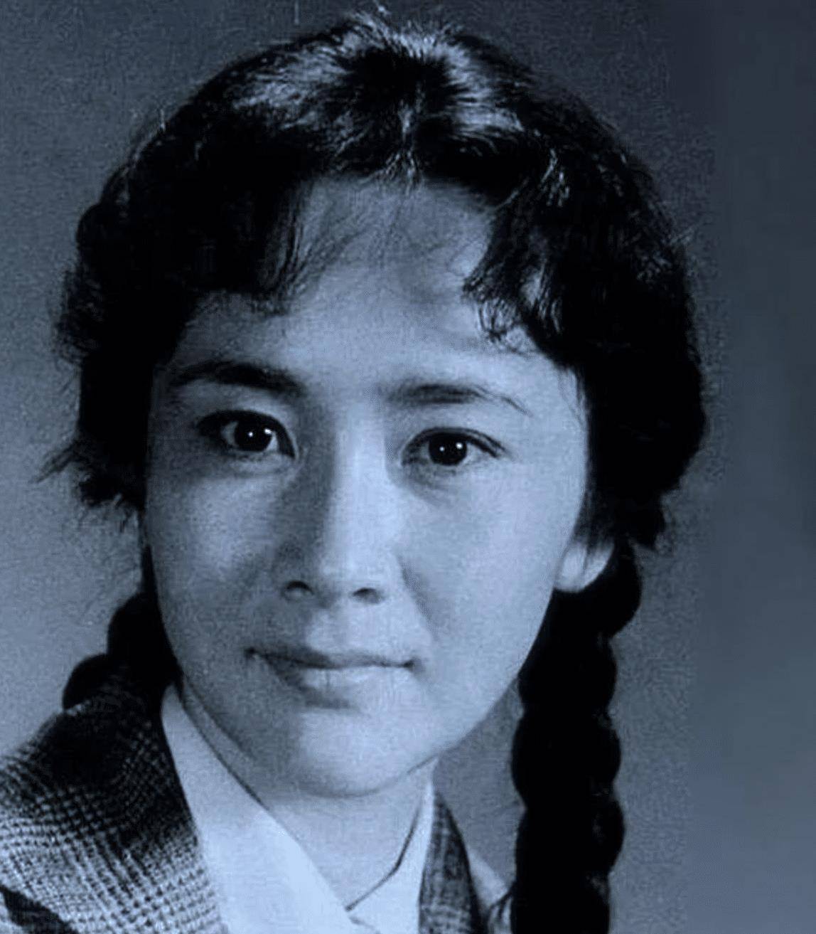 舞台主持顾永菲:曾吞300粒安眠药身亡,两次分手让她不再嫁人_婚姻