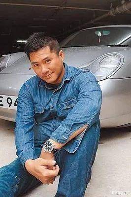 凭借在演艺圈的人气,邵仲衡的商业也经营地十分顺利,很快就身价过亿.