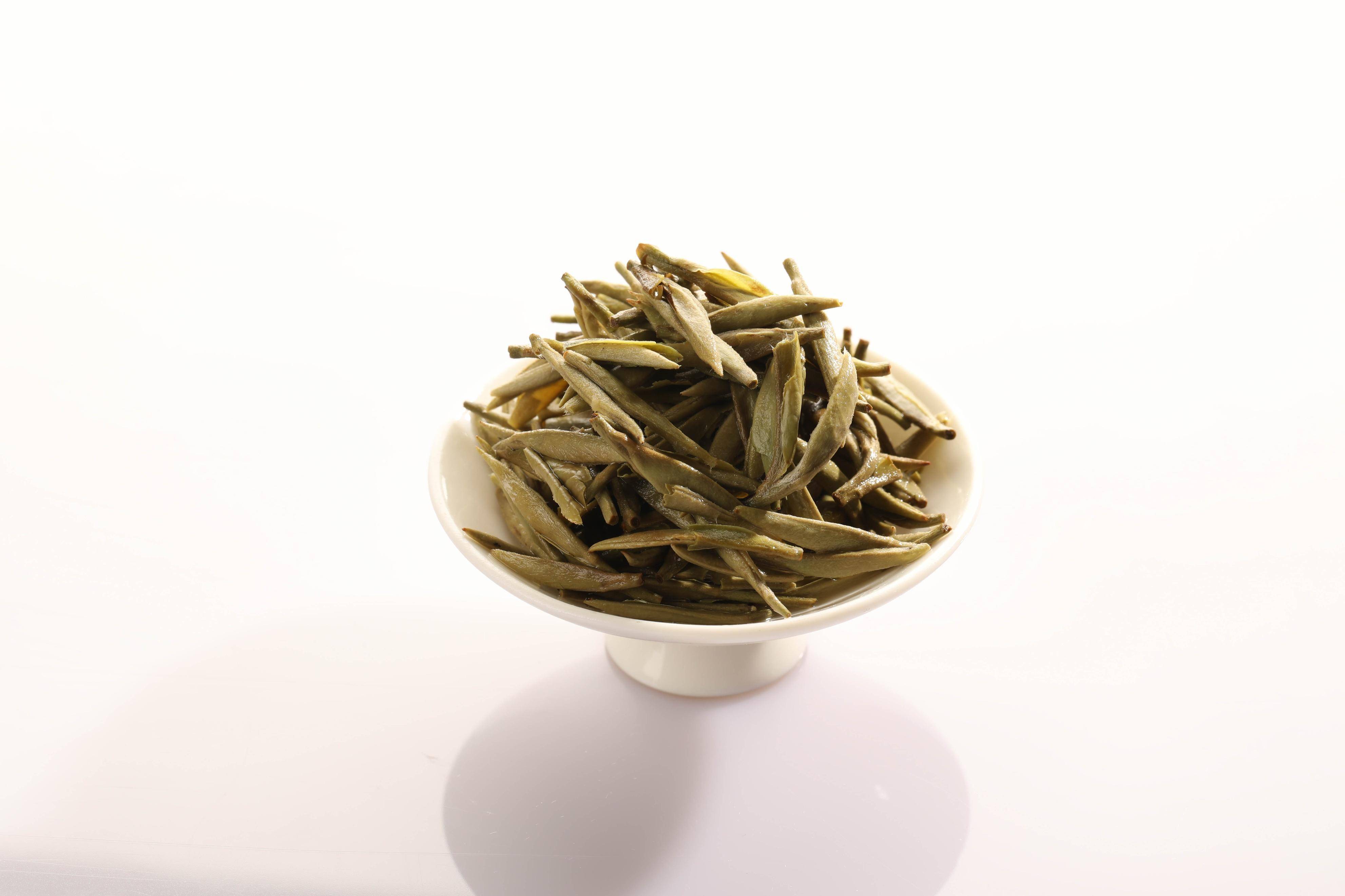 百茶帮带你了解为什么都说高山白茶好_茶树_海拔_茶叶