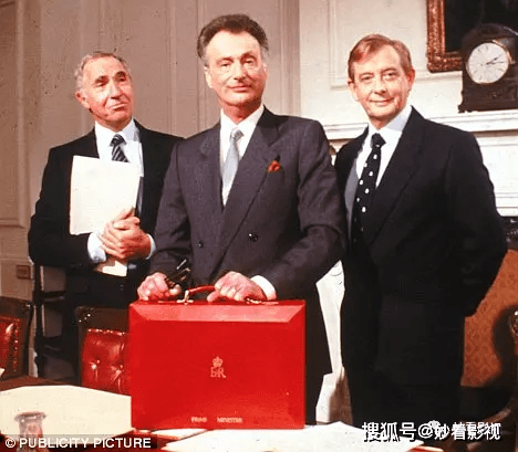 描写真实世界常看常新——《是,首相第1季》_哈克_阿普尔比_爵士