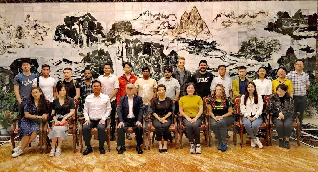 2022洱海论坛 | 制作沱茶、写书法，18名国际青年代表看大理