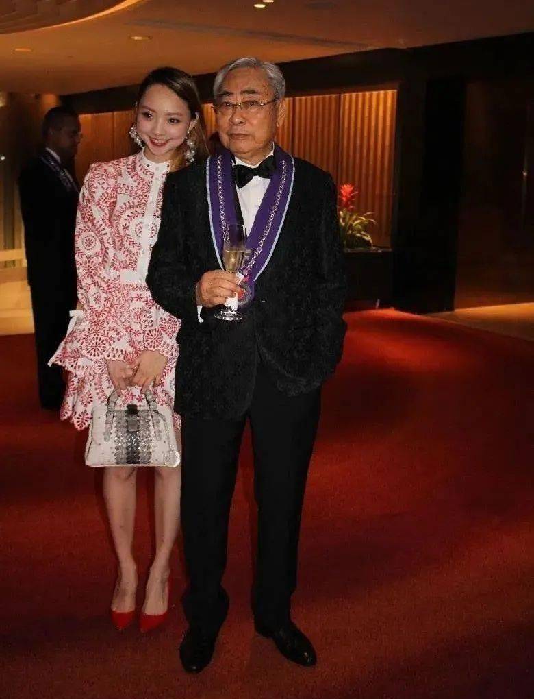 "富豪千金"何傲儿:委身大51岁的林建名,还清债务潇洒离去_林建明_父亲