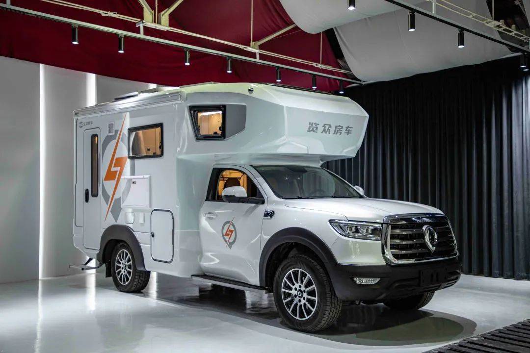 览众新款自由炮c皮卡房车!
