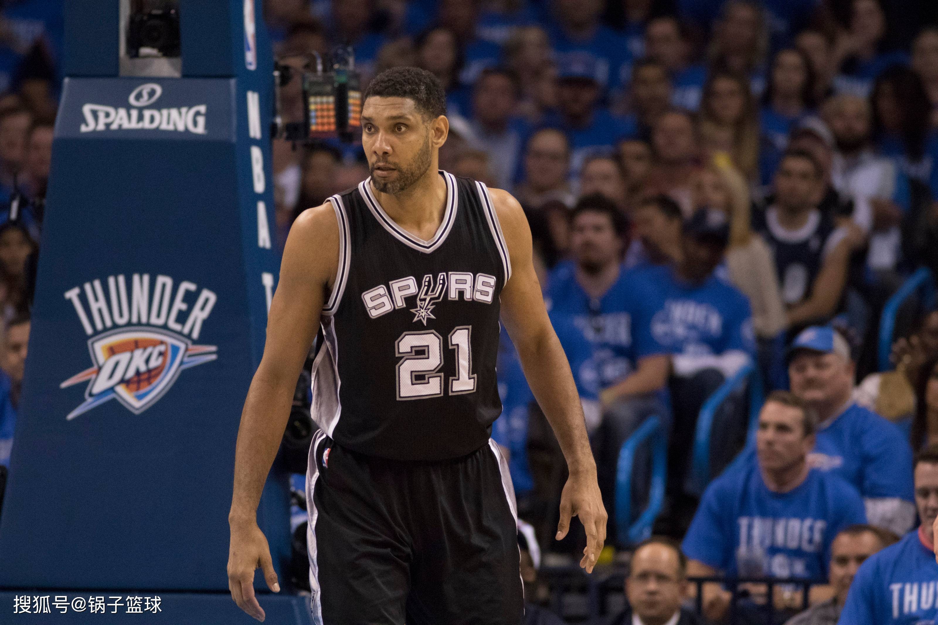 在为马刺效力的前九个赛季,邓肯拿到了4个总冠军,生涯拿到了5个总冠军