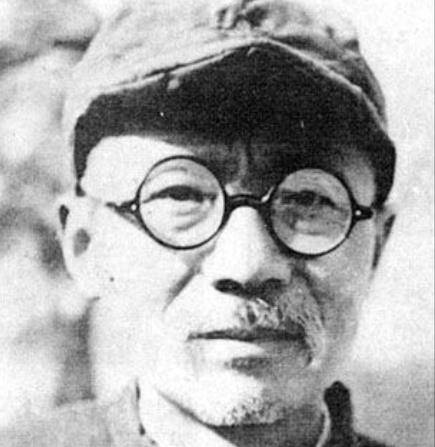 林伯渠滕代远是湖南怀化人,出生于1904年,父亲滕国权以种田为生,农闲