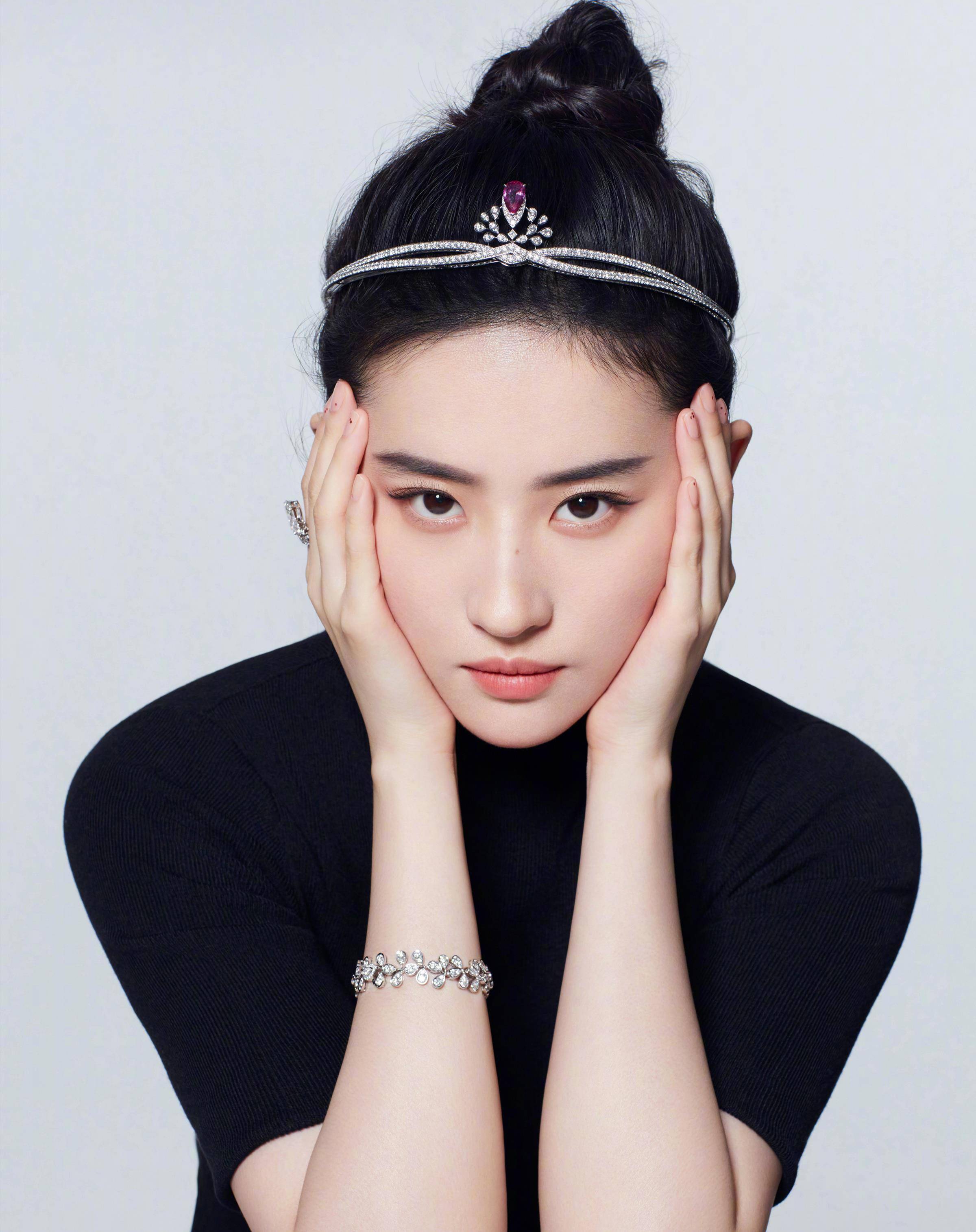 其实相对于仙女来说,刘亦菲的气质