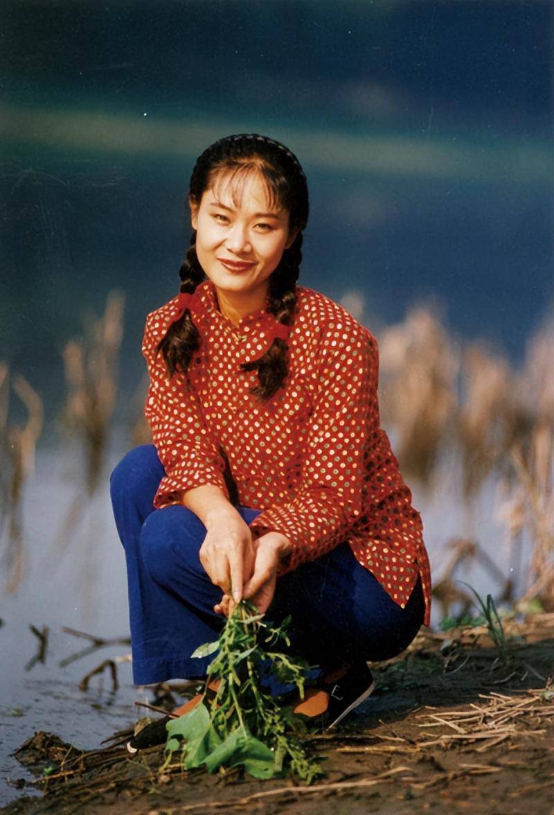 "民歌皇后"于文华,父母卖牛供她上学,未报父恩成遗憾_李凡_婚姻_成为