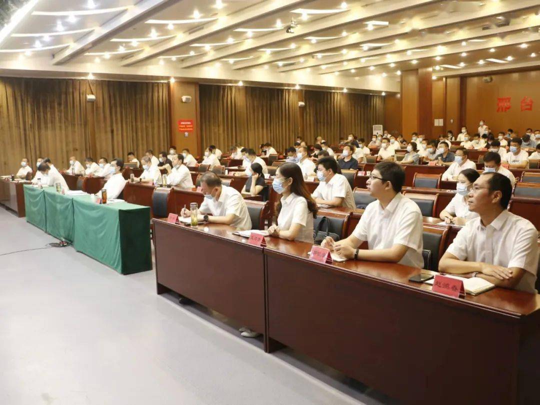 县委书记张剑主持活动,县四大班子领导;六镇党委书记;县直各单位和