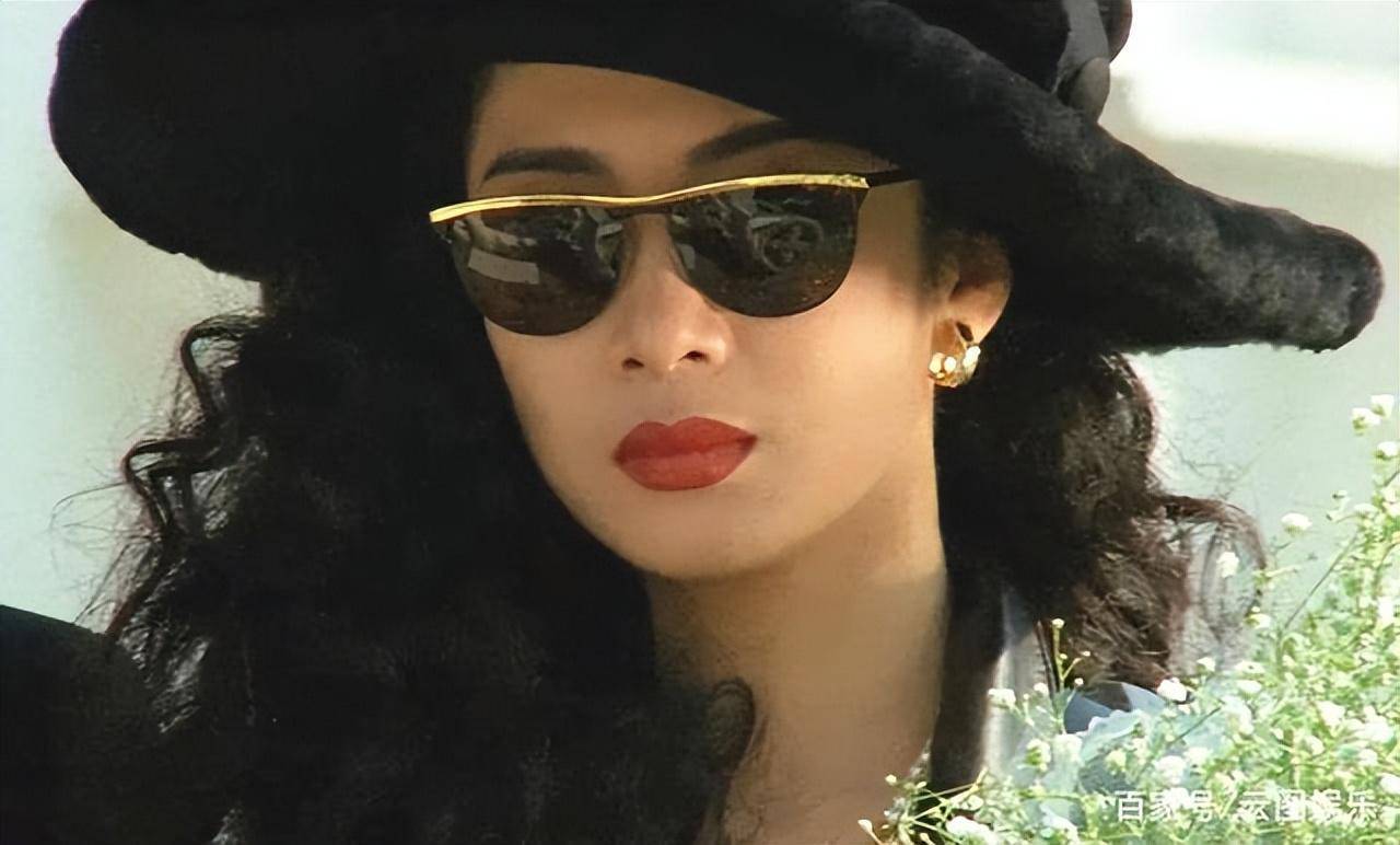 林青霞,任达华合演的电影《黑豹天下》中,她饰演"玫瑰夫人",同样的