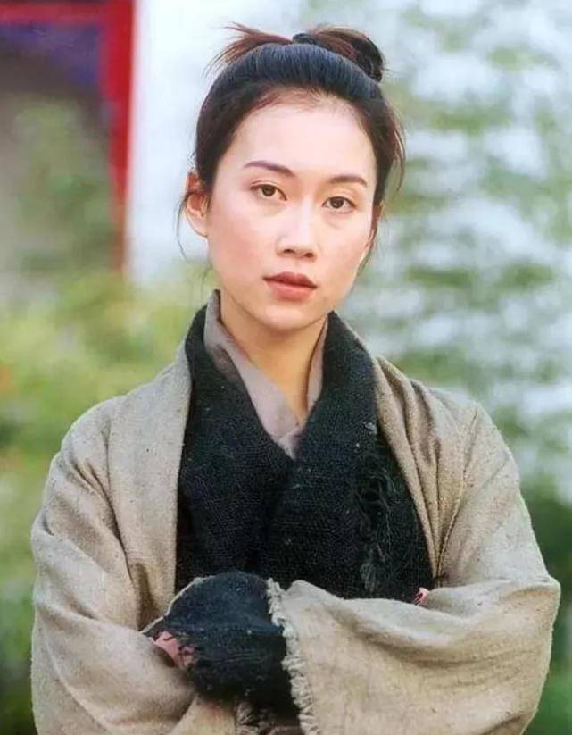 她是黄磊爱徒,16年前与韩雪演姐妹红极一时,如今43岁风采依旧_温峥嵘