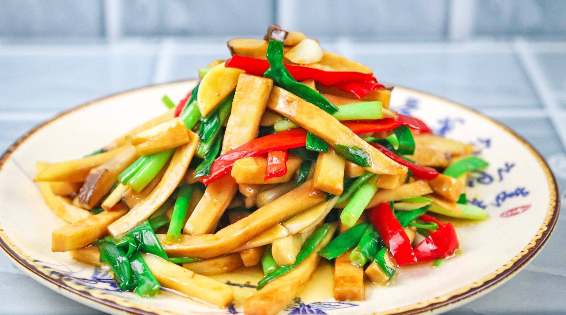 大厨教你做"葱烧杏鲍菇",鲜香软嫩,清淡爽口不油腻,先收藏了_小葱