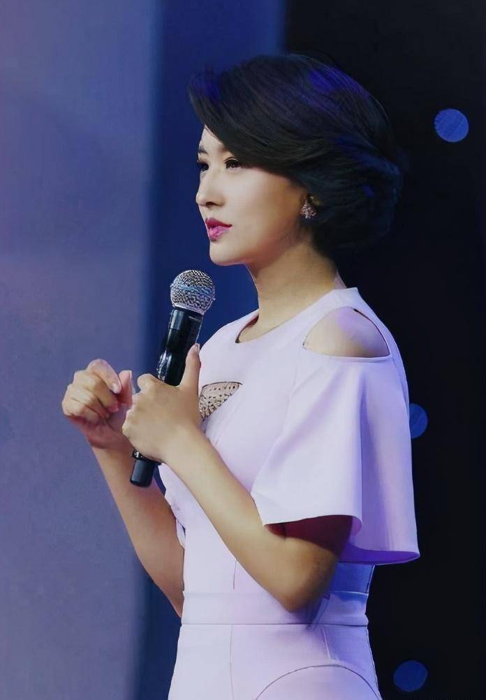 她是电视美女主持,事业巅峰嫁给大自己20岁的富豪,如今怎样了_张蕾