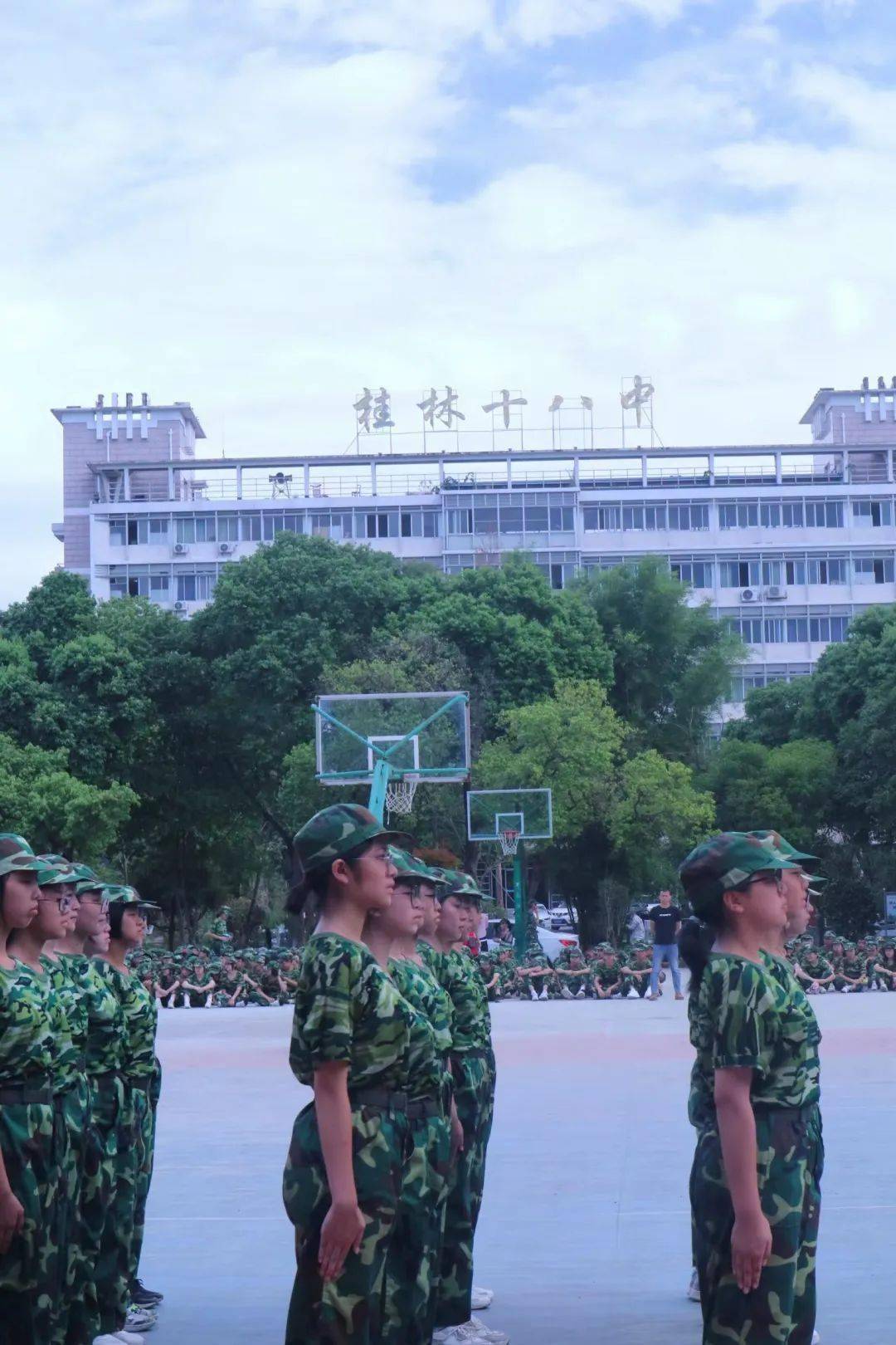 桂林十八中校徽图片