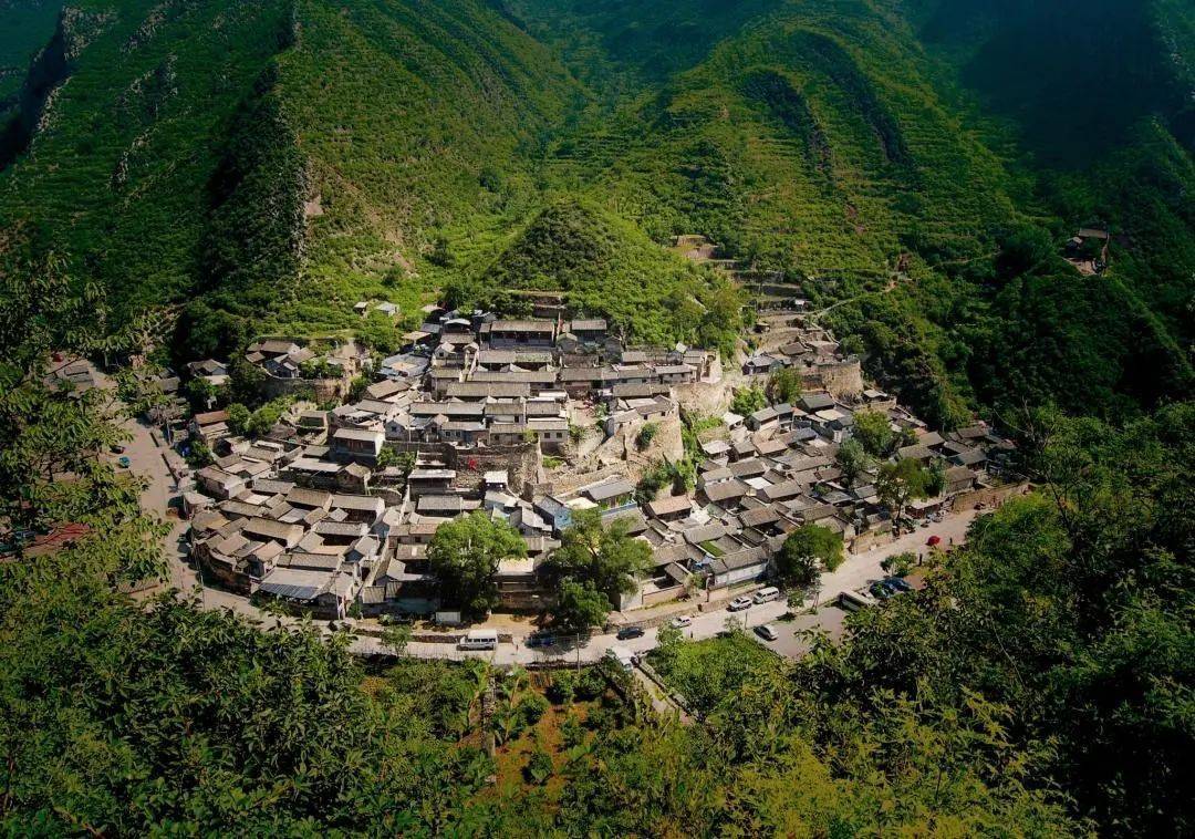 位于门头沟西部深山区的斋堂镇,历史悠久,风景优美,保存了北京地区最